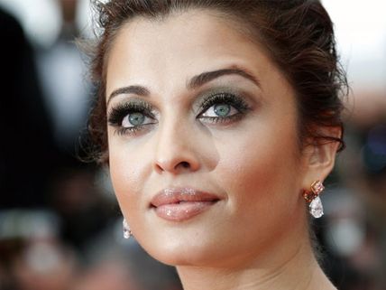 Are Aishwarya Rai Bachchan's eyes inexpressive?
