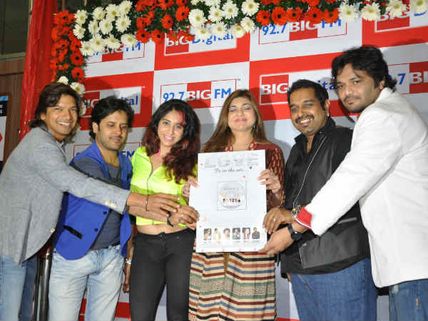 Alka Yagnik, Shaan launch music album of 'Love is in the Air'