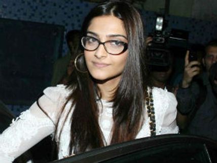 Dhanush to romance Sonam Kapoor