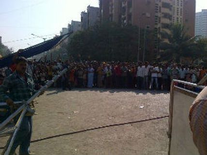 Vijay turns cinematographer for Thupaki