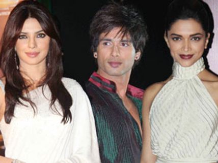 Deepika Padukone snatches Shahid Kapoor from ex-beau Priyanka Chopra?