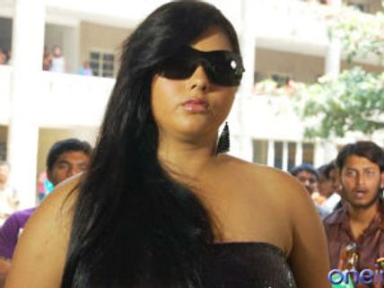 Namitha's blink and miss appearance in Parvathipura