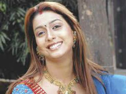 Rakshita seeks Janardhan Reddy's blessings