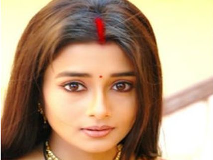 Tina Dutta to play mother, daughter post leap in Uttaran