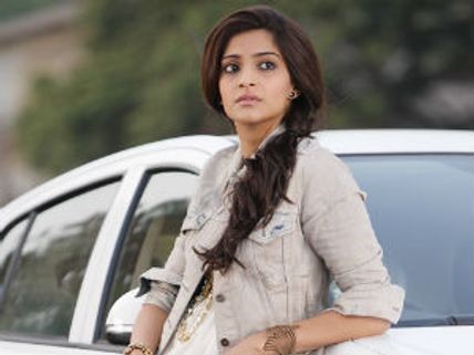 Sonam Kapoor loves to act in Hollywood