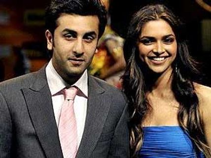Ranbir Kapoor finally proposes to Deepika Padukone!