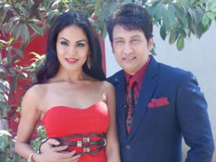 Veena Malik heats up the sets of Shekhar Suman's Movers And Shakers