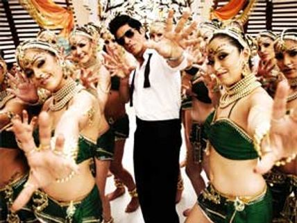 Shahrukh Khan grooves to Chammak Challo after team wins