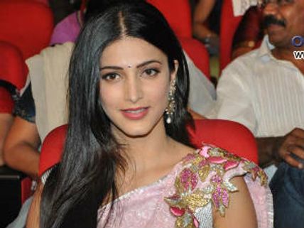 Shruti Hassan lauds Pawan Kalyan, Devi Sri Prasad