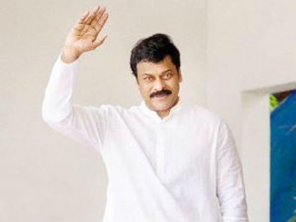 Chiranjeevi seeks Sonia Gandhi's permission for acting