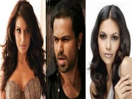 Emraan Hashmi, Bipasha Basu and Esha Gupta together in a bed!