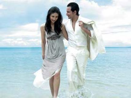 Kareena Kapoor and Saif Ali Khan make time for romance!