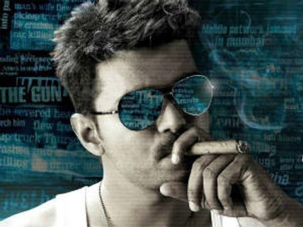 Smoking hot Vijay invites trouble for Thupaki!