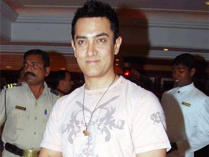 Aamir Khan takes female foeticide issue to Rajasthan ministry