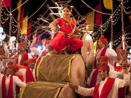Vidya Balan's lavani is not an item song: Vinod Chopra
