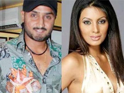 Harbhajan Singh all set to marry the Bollywood beauty!