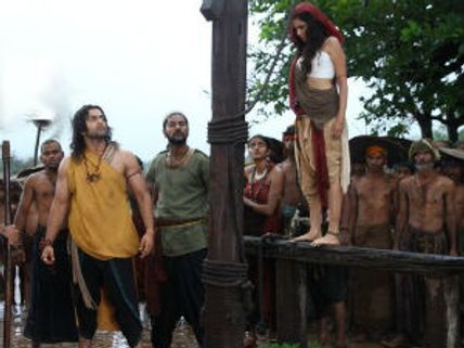 Pathinaindham Nootrandu Uraivaal – Movie Review