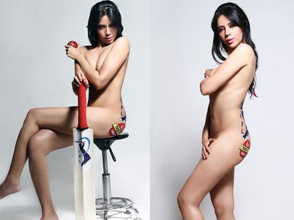 Rozlyn Khan does a full monty for Dhoni!