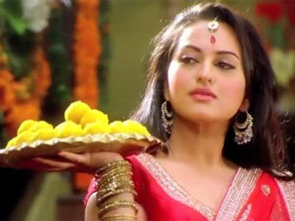 I enjoyed Vikramarkudu's masaledaar flavour: Sonakshi Sinha