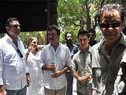 Bollywood stars offer condolences to Rajkumar Hirani