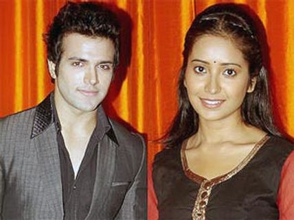 Purvi and Arjun's secret romance to be revealed in Pavitra Rishta
