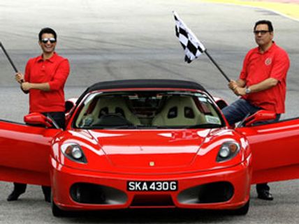 Ferrari Ki Sawaari Movie Review -  Tweeples rave the joyride!