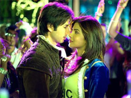 Movie preview: Priyanka, Shahid in Teri Meri Kahaani