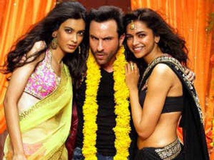 Saif Ali Khan turns prankster on Cocktail sets