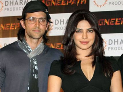 Hrithik Roshan patches up with Priyanka Chopra