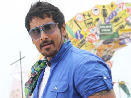 Vikram goes for a beef up look in Shankar's I
