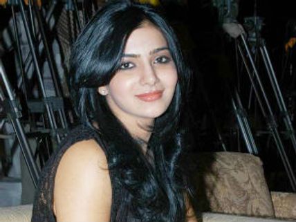 Samantha makes up for lost films; bags Prabhu Deva's Hindi movie