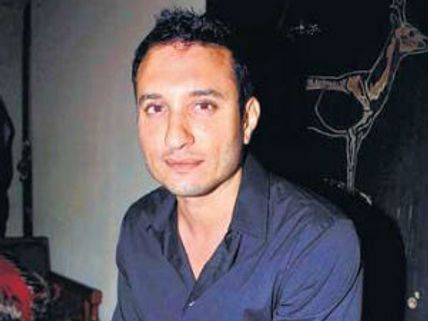 Cocktail director not under pressure of 100 crore club