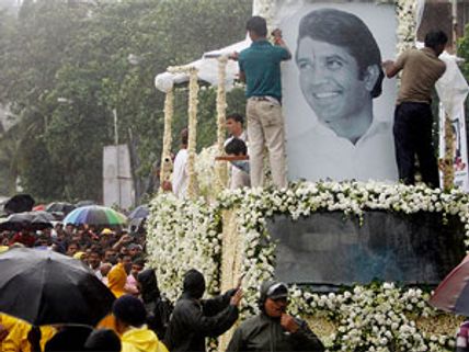 Rajesh Khanna's mother couldn't bear her son's onscreen deaths!