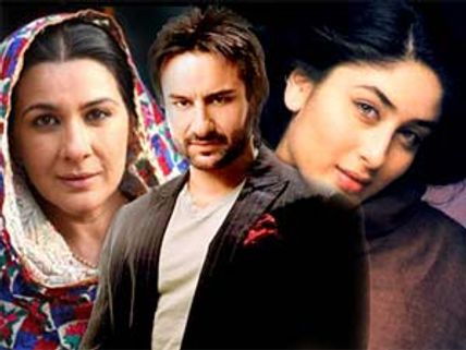 Saif's ex-wife Amrita Singh gives Kareena a royal ignore!