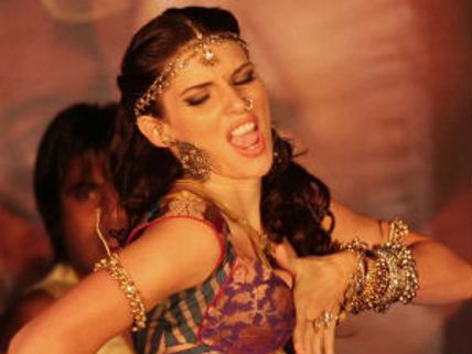 Scarlett Wilson dances in Mahanadhi before Prem Adda?