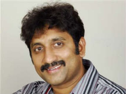 Srinu Vaitla changes two cameramen for Baadshah