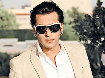Salman Khan to select ten heroines for No Entry Mein Entry!
