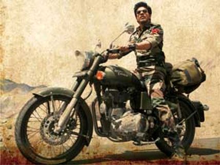 Shahrukh Khan's Jab Tak Hai Jaan trailer goes viral on net