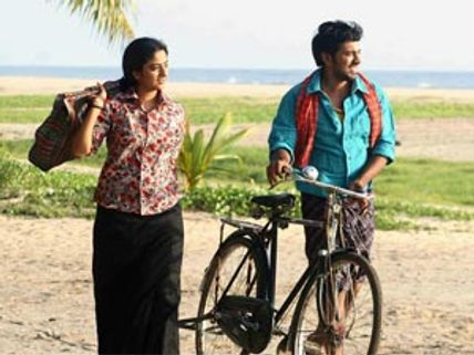 Puthiya Theerangal Movie Review – A typical Sathyan Anthikkad film