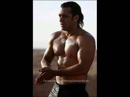 SEE PICTURE: Salman Khan looks macho and drop dead without shirt!