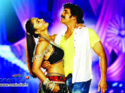 Nagarjuna's Damarukam theatrical trailer gets huge response