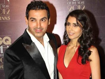 All is not well between John Abraham and his new girlfriend?