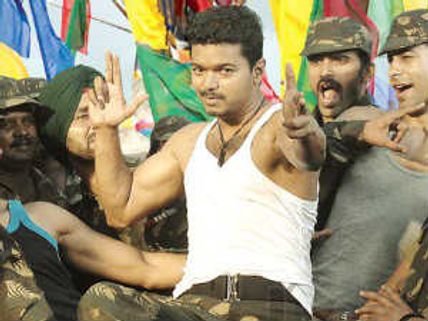 Vijay's Thuppakki trailer sets a trend on Twitter