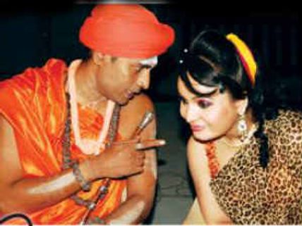 Kalika Mutt seer Rishikumar Swamy thrown out of Devrane