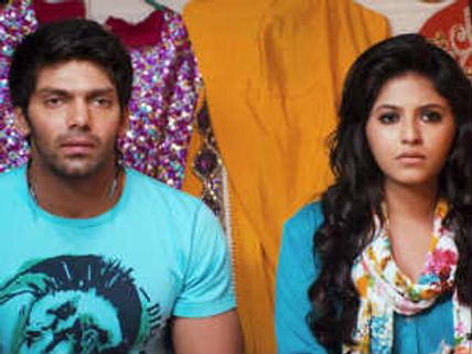 Arya-Anjali kissing scene shot