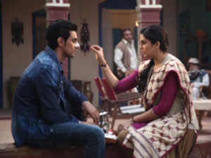 Luv Shuv Tey Chicken Khurana - Movie Review