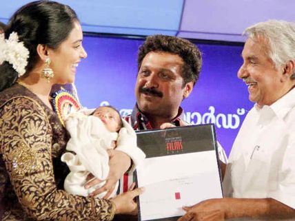 Picture: Shweta Menon arrives with baby at State Film awards