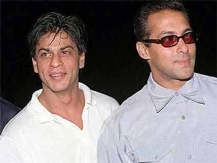 Shahrukh, Salman rivalry ends; dance together after 8 long years!