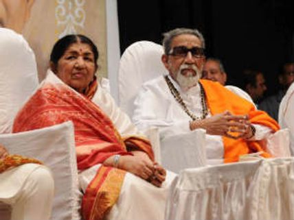 Lata Mangeshkar worried about Bal Thackeray's health