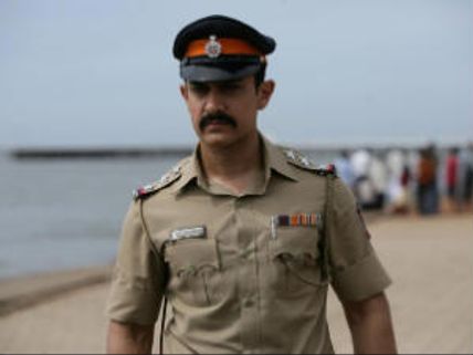 Talaash Critics Review – It's a rivetting experience!